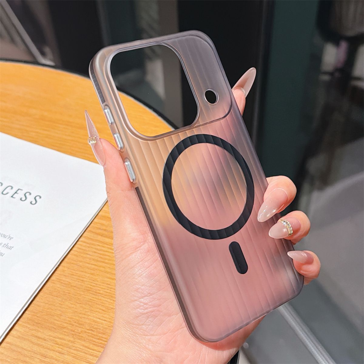 Lüks Buz Sisli Oluklu Şeritli  - Oppo Find X8 incelemesi ve fiyatı